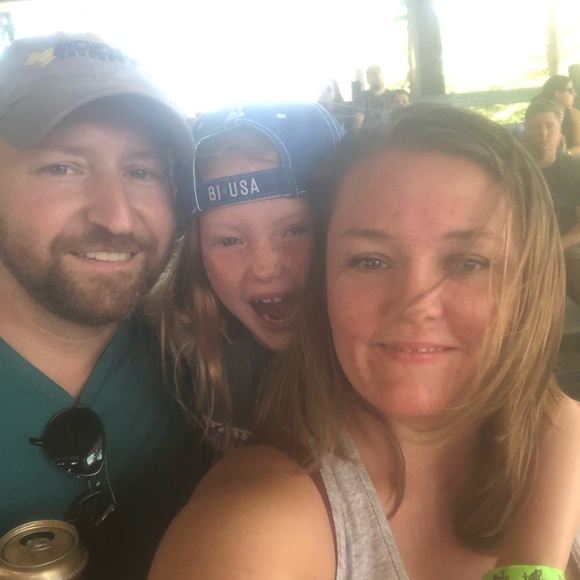 Meet your Posher, Amanda - Picture 1 of 3